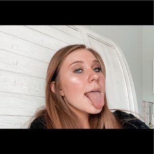 Meet your Posher, Alexis